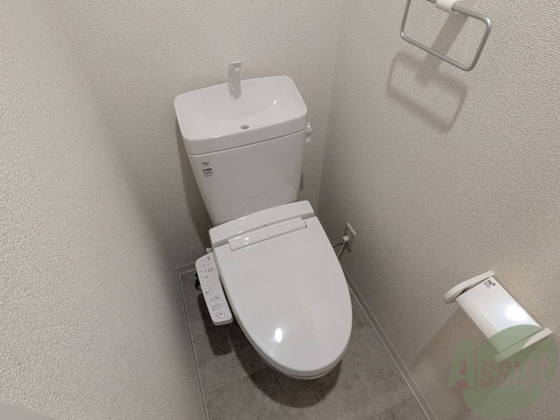 トイレ　お手洗いは温水洗浄付き。これは個人的に外せません。