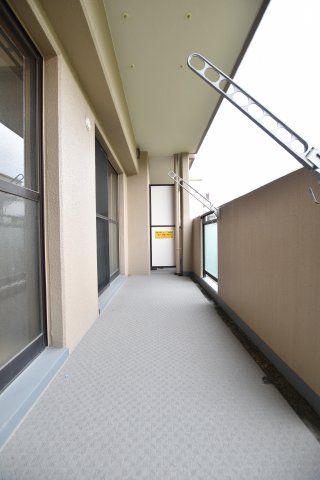 バルコニー　同物件、別号室の写真です。