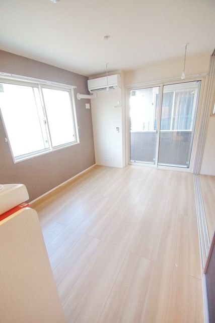 居室・リビング　★エアコンのあるリビングです★