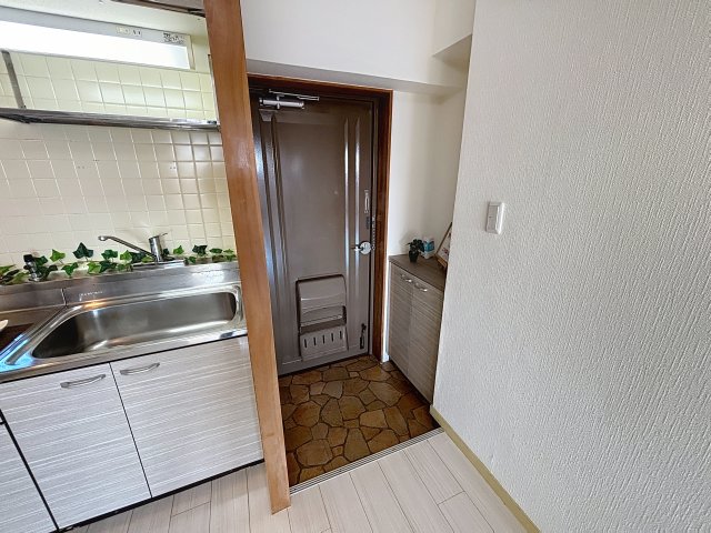 玄関　掲載写真はモデルルームを掲載しております。実際のお部屋と仕様