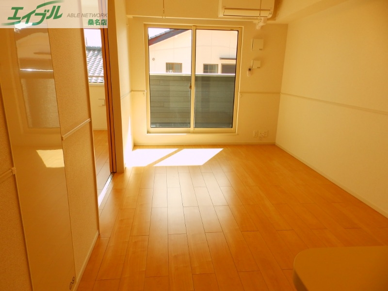 居室・リビング　同型参考写真