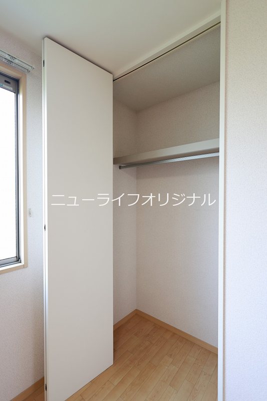 収納　仕切りがなく、丈の長いお洋服も収納できます♪