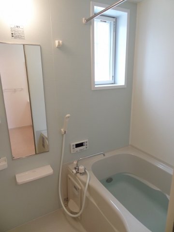 バス・シャワールーム　コンパクトで使いやすいお風呂です