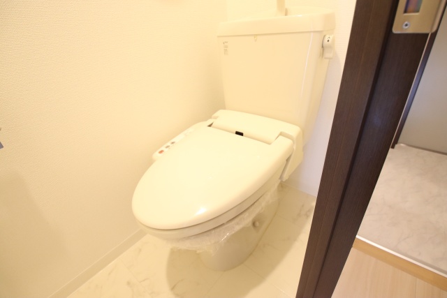 トイレ　※別室の参考写真の為、現況優先です。