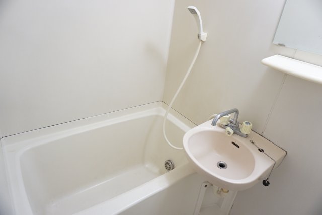 バス・シャワールーム　日々の疲れを癒すお風呂付です 同タイプ別室