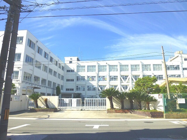 中学校　（中学校）まで105m