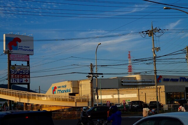 スーパー　万代高槻春日店（スーパー）まで338m