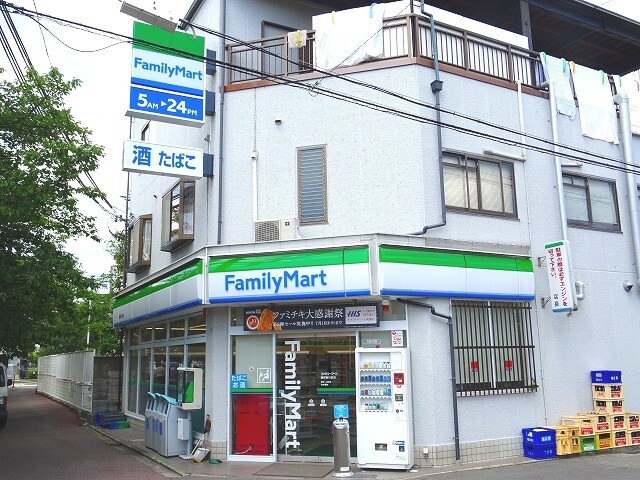 コンビニ　ファミリーマート藤原春日町店（コンビニ）まで310m