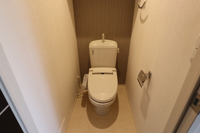 トイレ　温水洗浄暖房便座