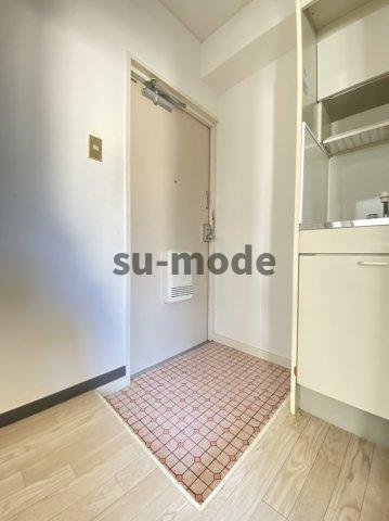 玄関　写真は同マンション別部屋