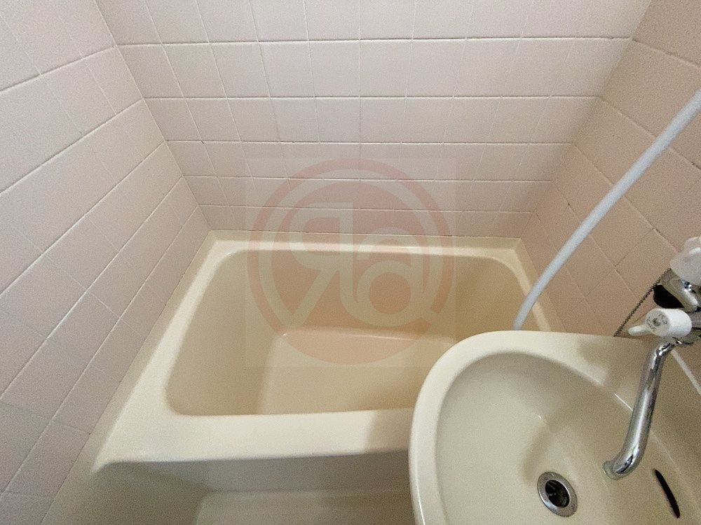 バス・シャワールーム　コンパクトで使いやすいトイレです