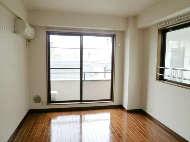 居室・リビング　★６、６帖の角部屋★