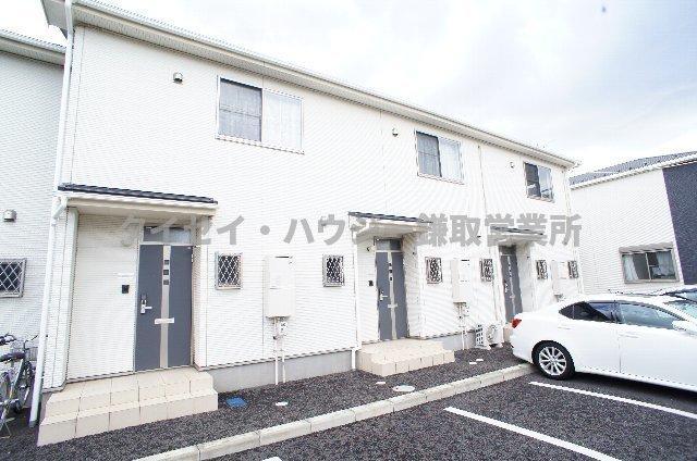建物外観　2013年築のテラスハウス物件です