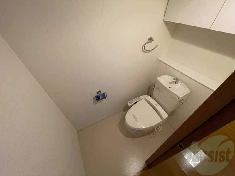 トイレ　ウォシュレット機能がついたトイレです。安心して使用できます。