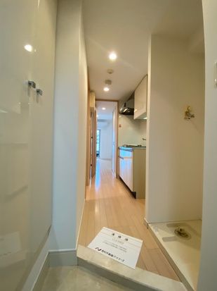 玄関　※別部屋の参考写真です。