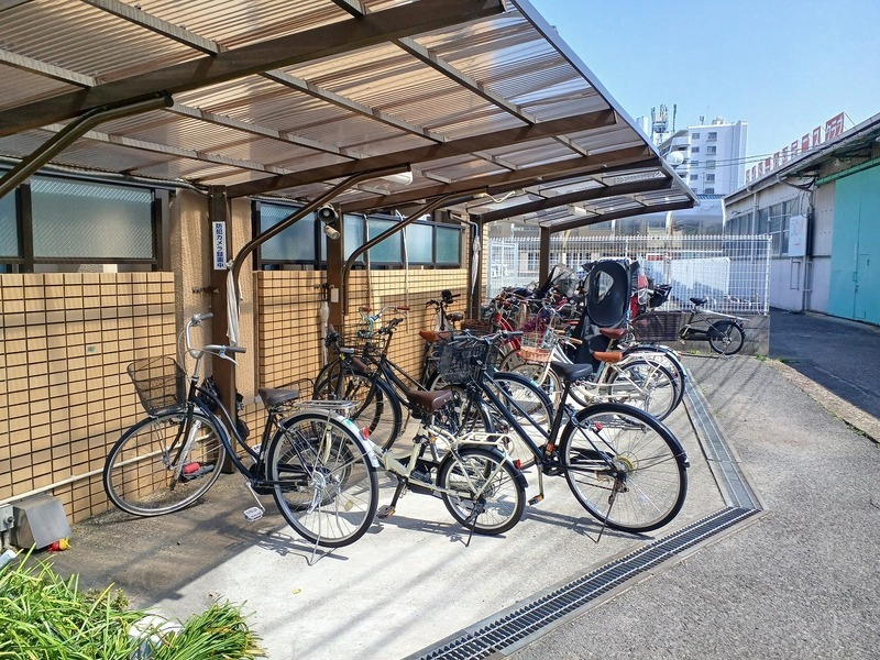 その他共有部分　嬉しい屋根付き駐輪場！