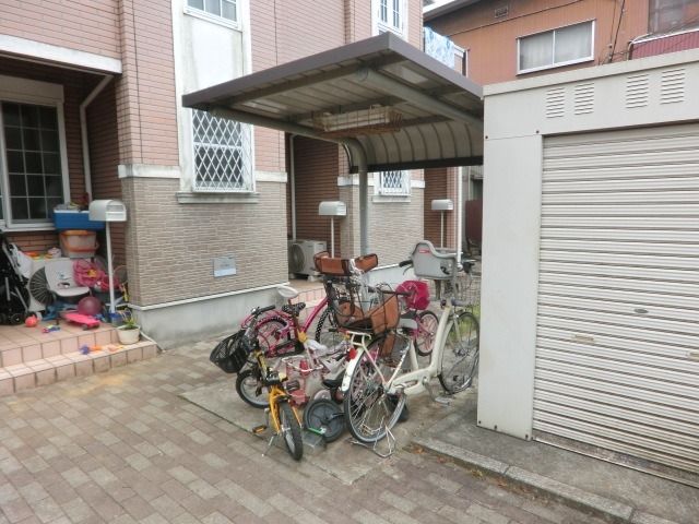 エントランス　駐輪場です。
