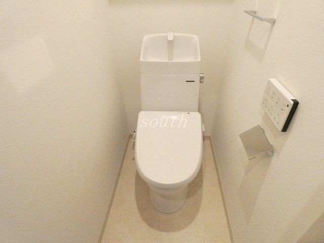 トイレ　ウォシュレット付きのトイレ