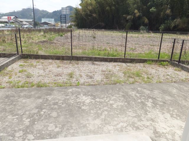 庭　日当たりのよいゆったりとしたお庭