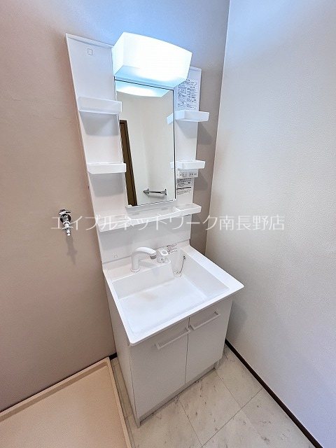 洗面設備　参考：202号室（内装・設備が異なる場合があります。）