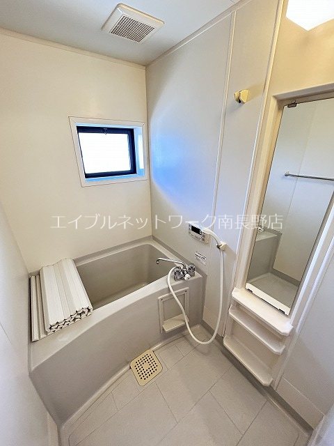 バス・シャワールーム　参考：202号室（内装・設備が異なる場合があります。）