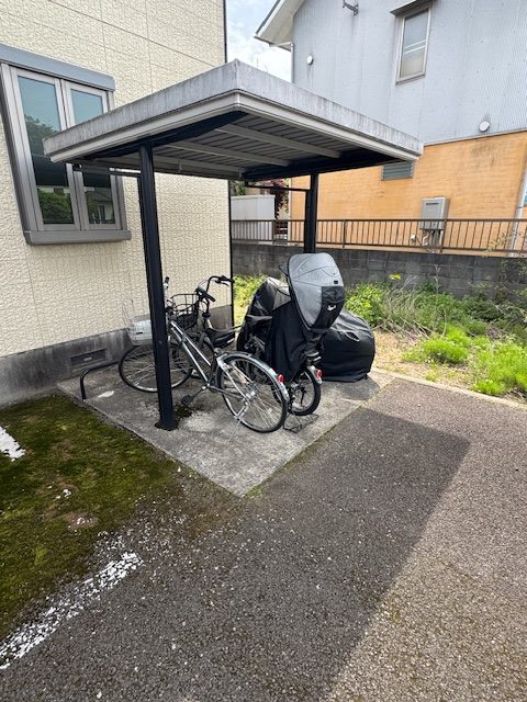 その他共有部分　無料屋根付き駐輪場