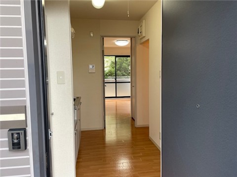 玄関　玄関より