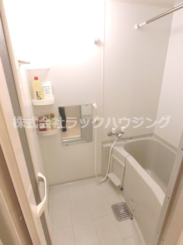 バス・シャワールーム　反転タイプ 同仕様写真となります。