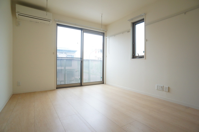 居室・リビング　角部屋・２面採光！風通し良好で明るいお部屋です♪