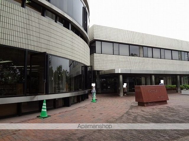 図書館　岡山市立　　　　　　中央図書館（図書館）まで600m