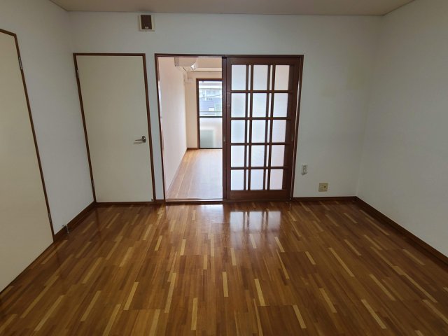 居室・リビング　※同タイプの他のお部屋の写真となります。