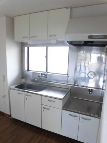 キッチン　※同タイプの他のお部屋の写真となります。