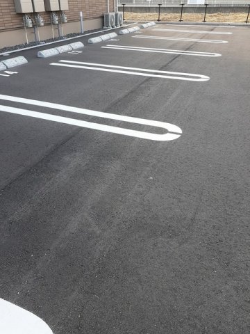 駐車場　駐車場があるので、車を買う予定の方も安心です