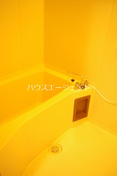 バス・シャワールーム　バス・トイレ別です。※参考画像