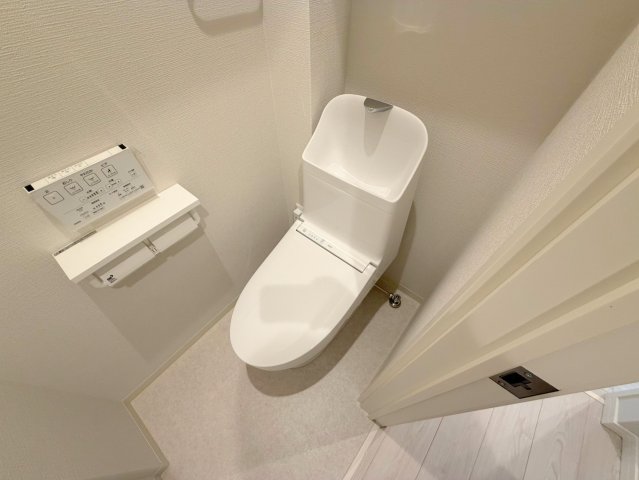 トイレ　綺麗なトイレにはウォシュレット標準装備です。