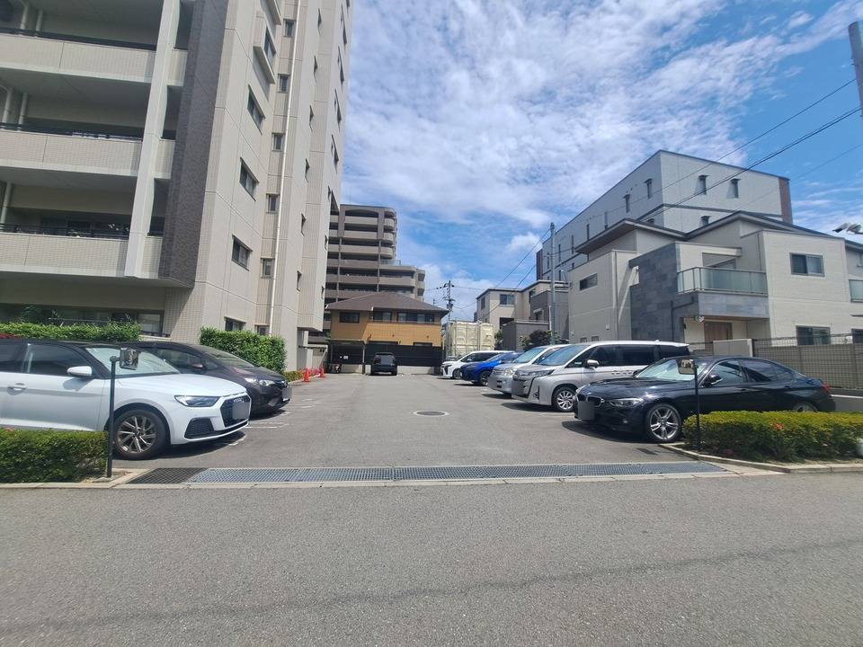 駐車場　駐車場
