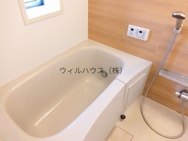 バス・シャワールーム　追い焚き機能付きバス！