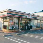 コンビニ　セブンイレブン（コンビニ）まで124m