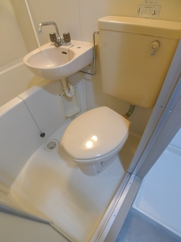 地下鉄名城線 矢場町駅 徒歩7分 9階建 築37年のトイレ写真