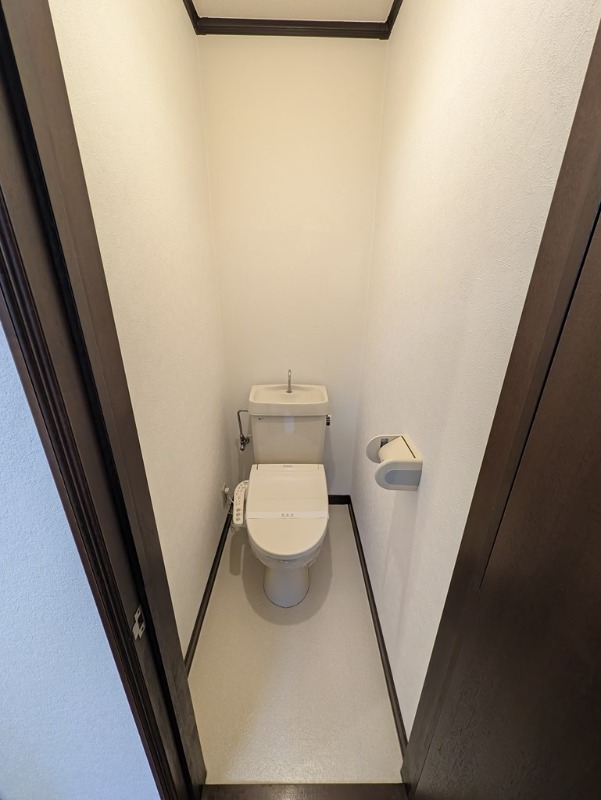 遠州鉄道 新浜松駅 徒歩11分 2階建 築33年のトイレ写真