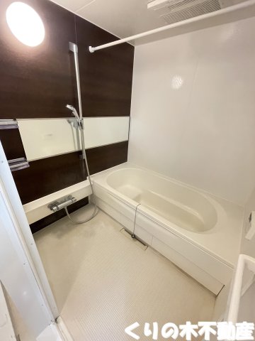 バス・シャワールーム　落ち着いた空間のお風呂です