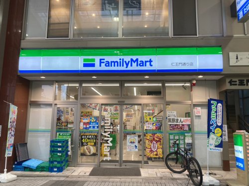 コンビニ　ファミリーマート 仁王門通り店（コンビニ）まで92m