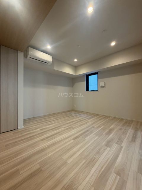 シーズンフラッツ心斎橋EASTの居間写真