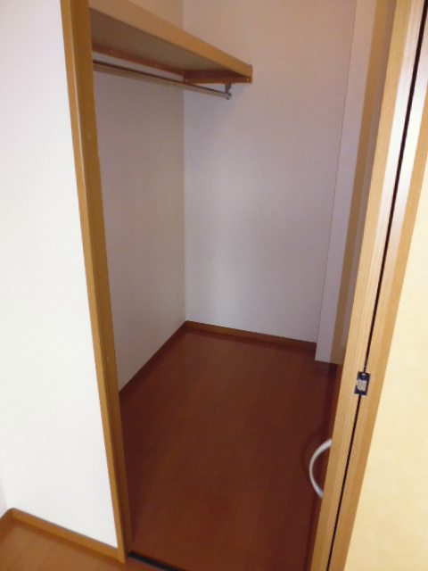 収納　人気のウォークインクローゼット付きです。