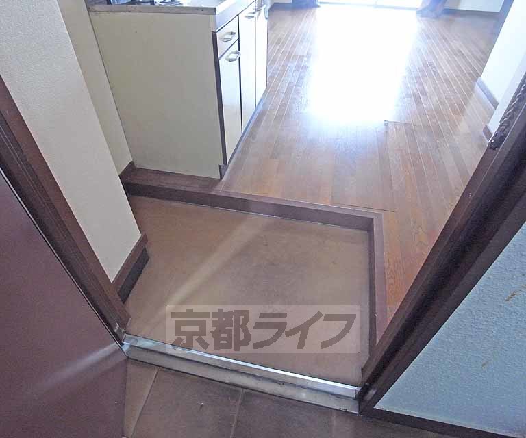 玄関　玄関広めです。