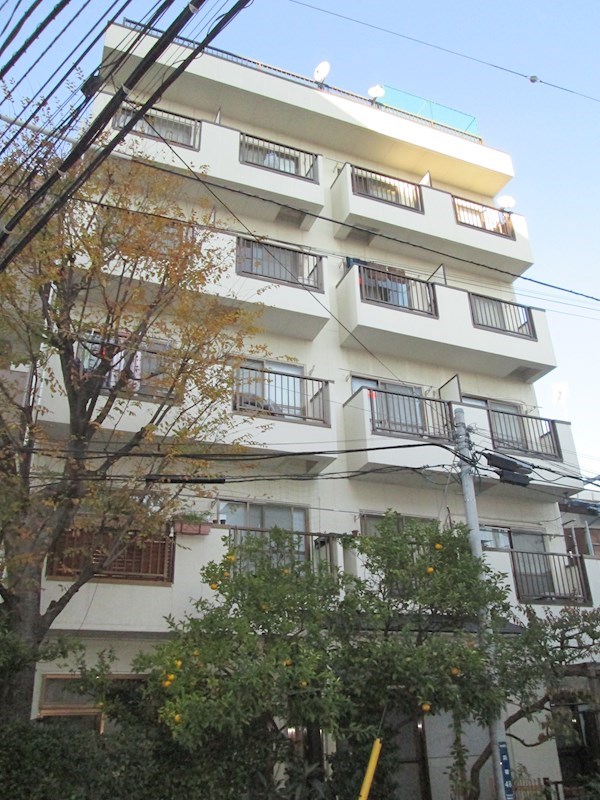 川崎市中原区苅宿のマンションの建物外観
