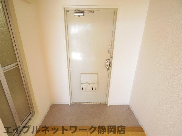 【静岡市駿河区手越原のマンションの玄関】