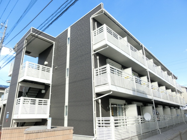 東松山市大字宮鼻のマンションの建物外観