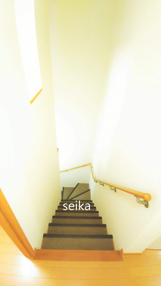 玄関　2階のお部屋へは内階段を上ります