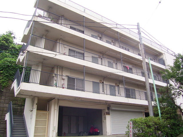 横浜市保土ケ谷区岩井町のマンションの建物外観